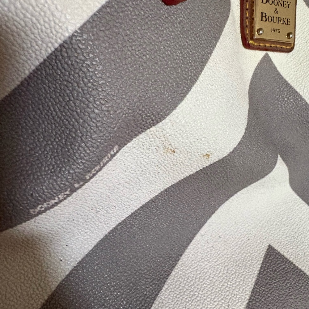 Dooney & Bourke striped bag - Picture 3 of 10